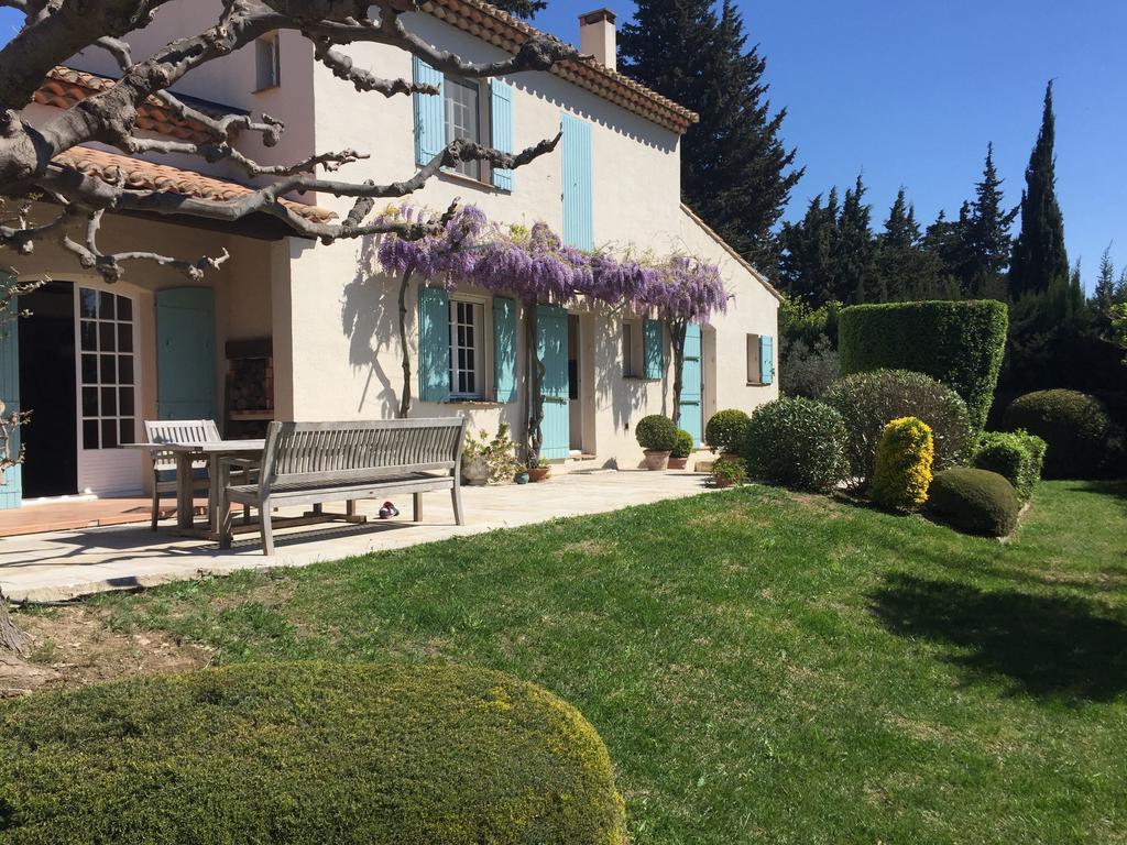 Le Mas Des Lauriers Bed & Breakfast Paradou Exterior photo
