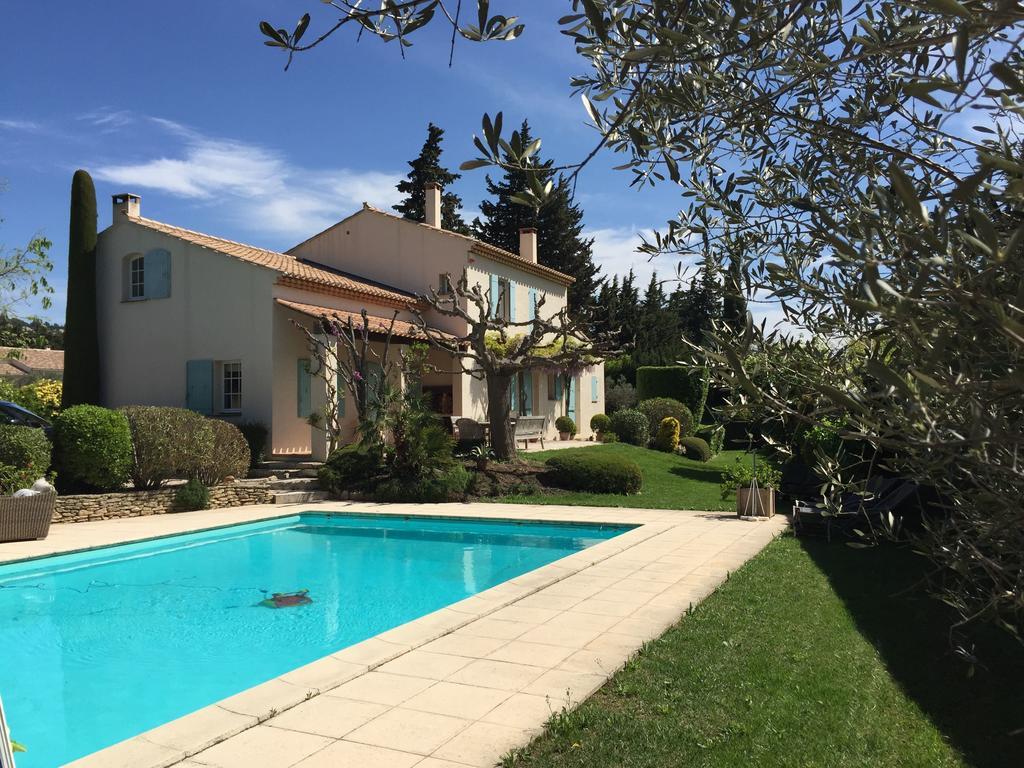 Le Mas Des Lauriers Bed & Breakfast Paradou Exterior photo
