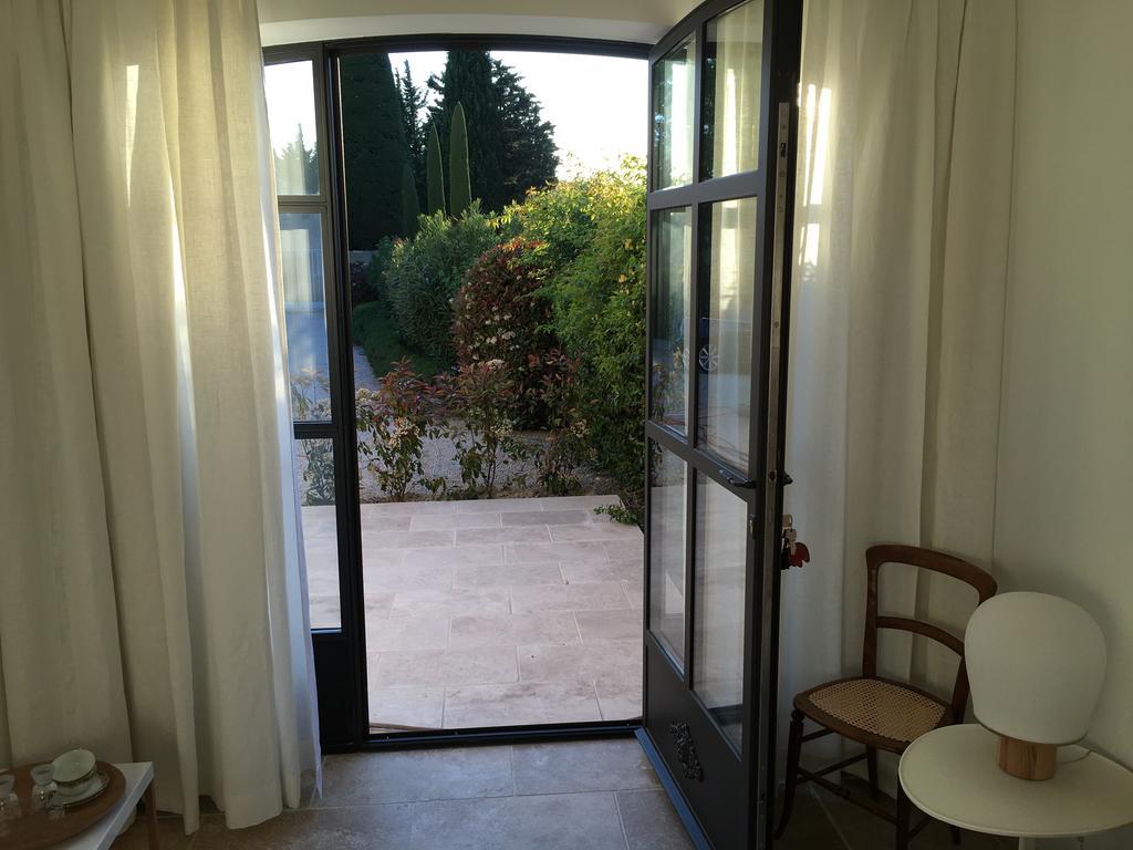 Le Mas Des Lauriers Bed & Breakfast Paradou Exterior photo