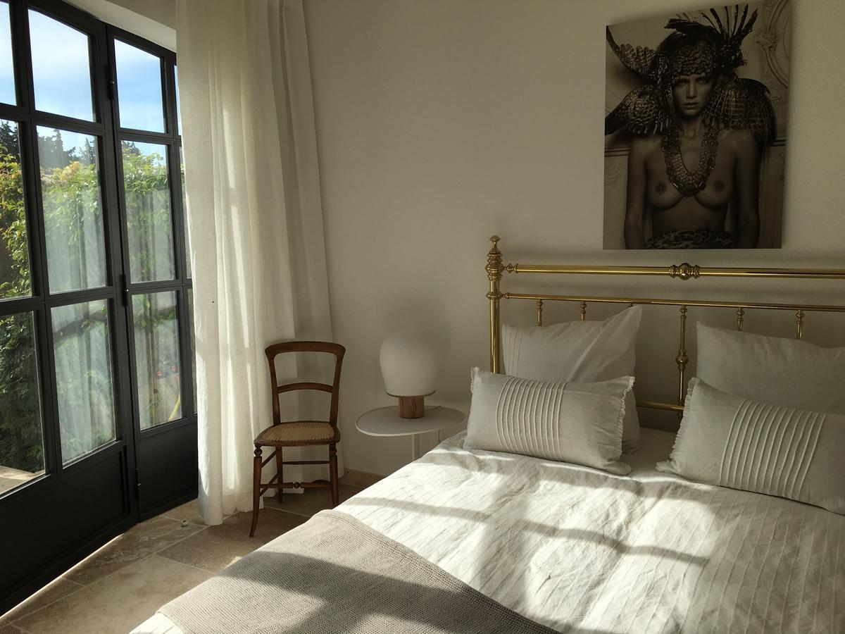 Le Mas Des Lauriers Bed & Breakfast Paradou Exterior photo